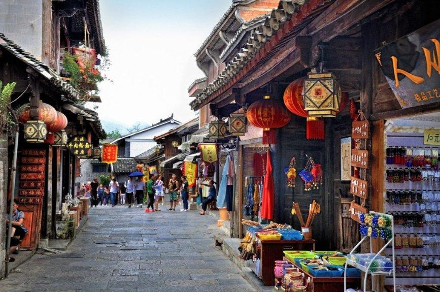 快评丨商贩忽悠游客买700元鱿鱼片，为游客撑腰就是为城市“上分”